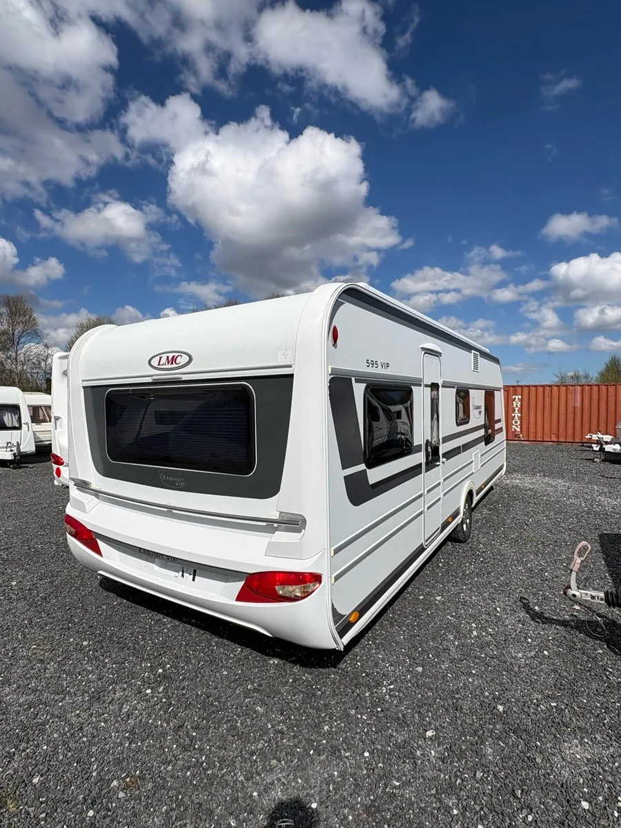 2019 Lmc 595 4 berth fixed island bed caravan - Image 4