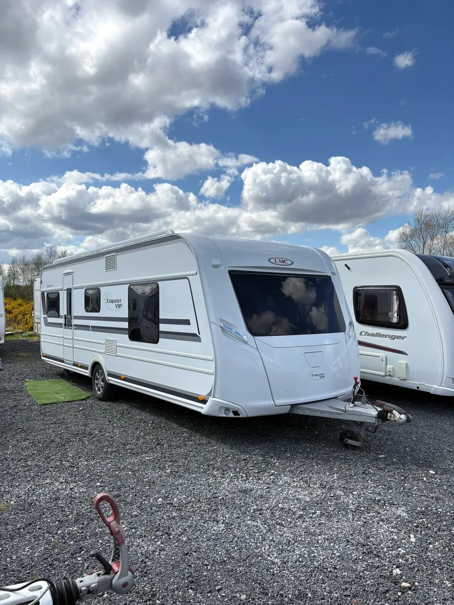 2019 Lmc 595 4 berth fixed island bed caravan - Image 1