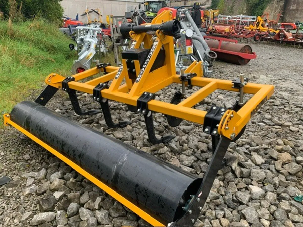MCCONNEL 3M SHAKERATOR 4 LEG SUBSOILER - Image 2