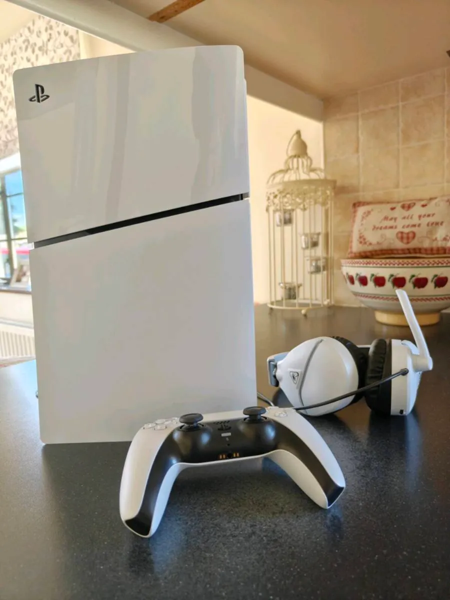 PlayStation 5 with headset - Image 3