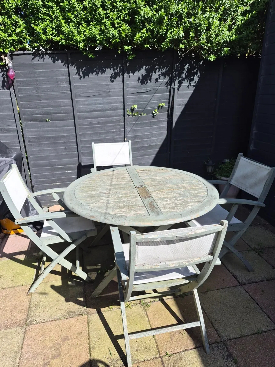 Garden table and  4 chairs - Image 1