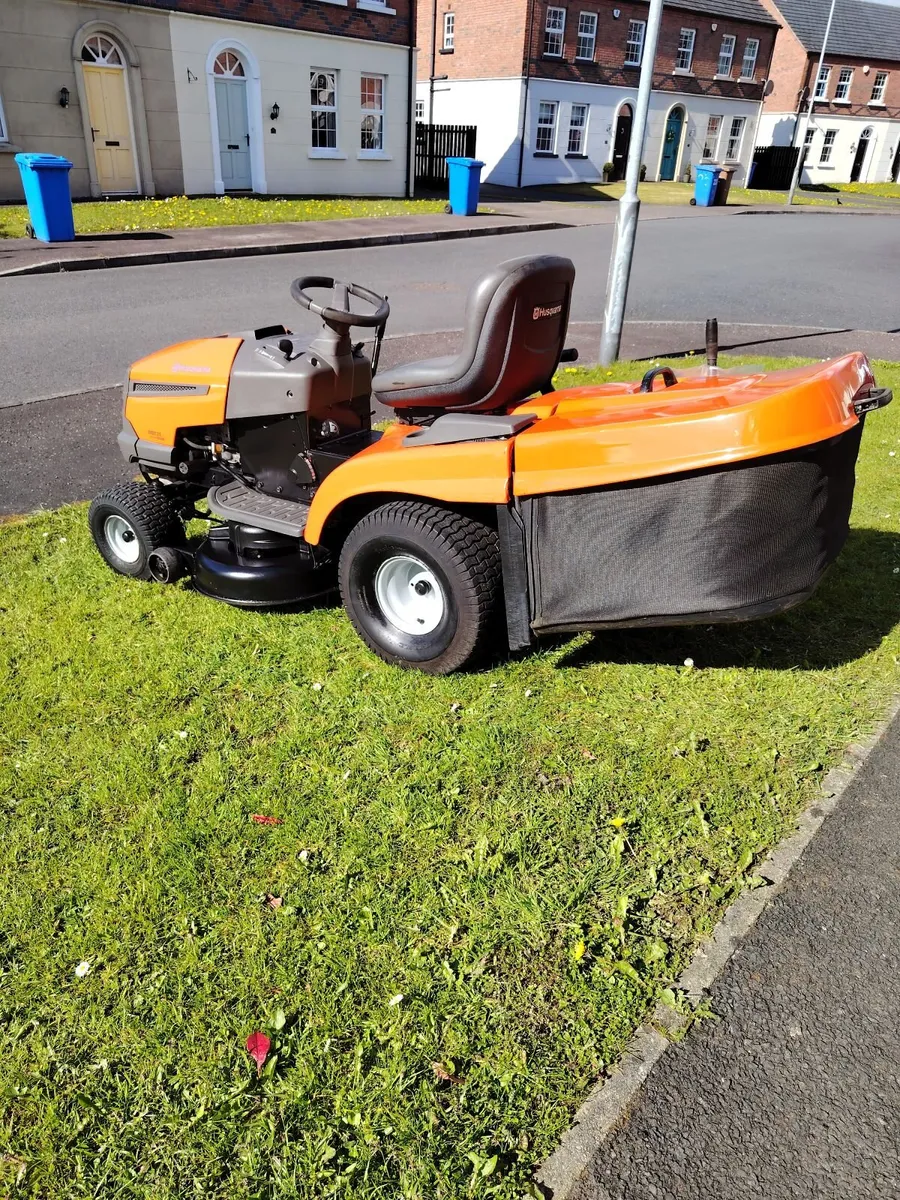 Husqvarna ride on lawnmower - Image 3