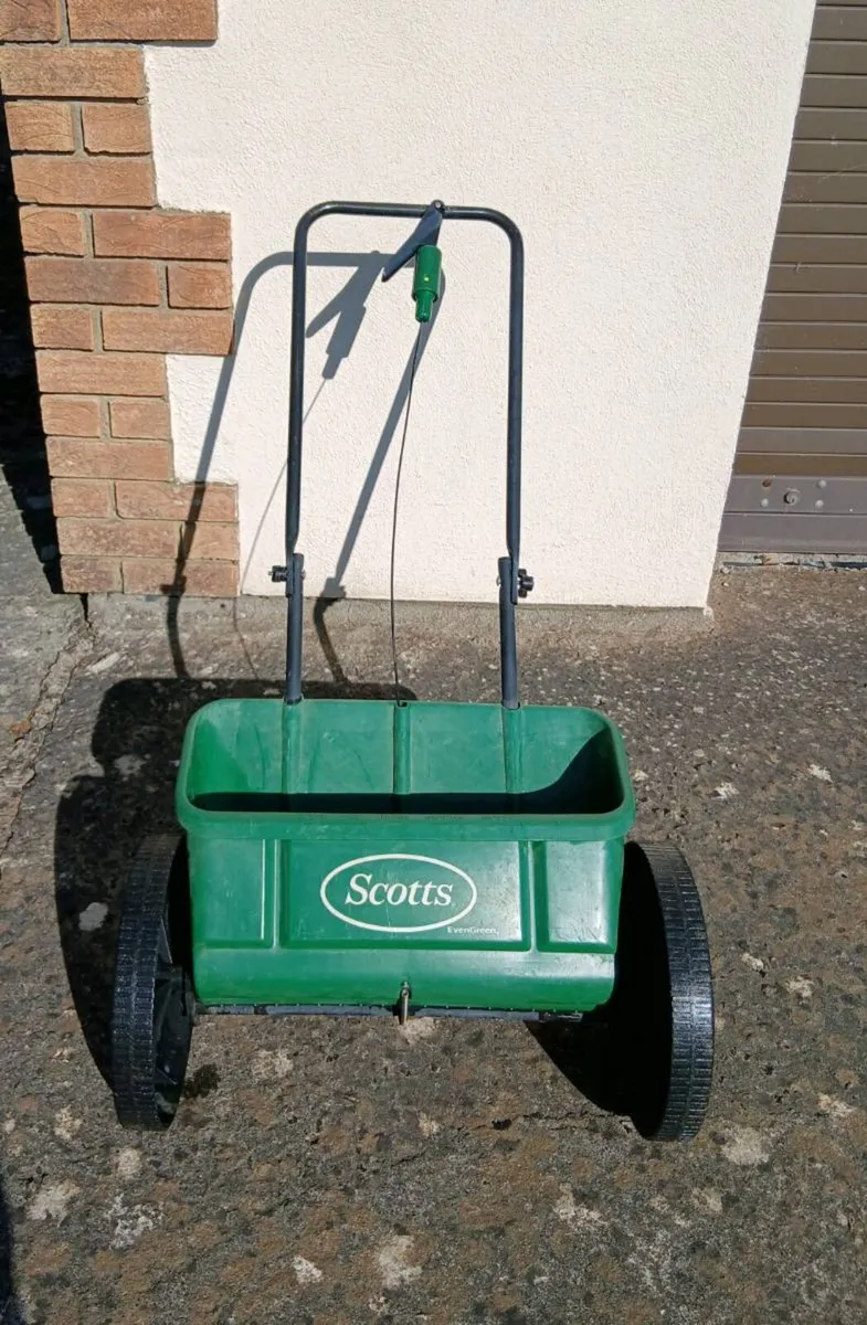 Lawn spreader - Image 2