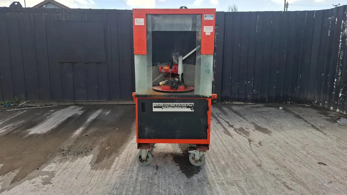 Cutting Station with Swivel Saw - Image 3