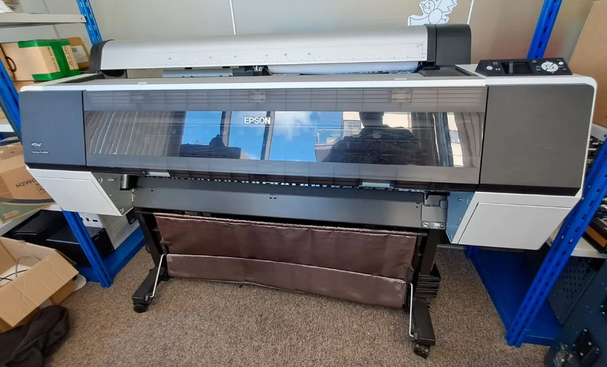 Epson stylus pro 9890 & ink cartridges, paper roll - Image 1