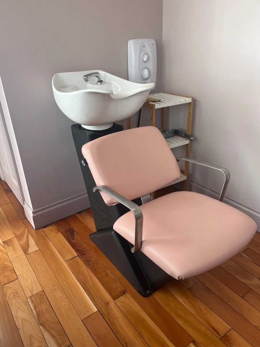 Salon furniture - Image 1