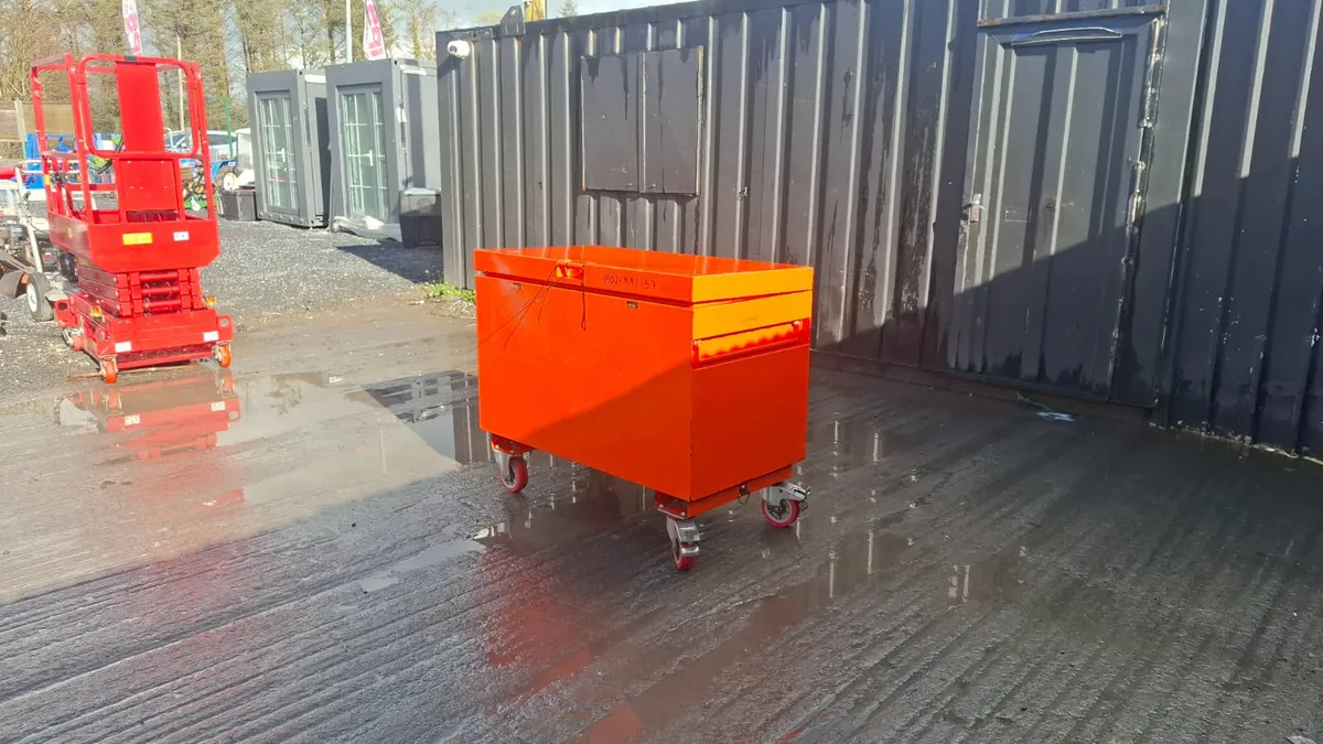 Armorgard TuffBank Job Box – Wheeled Tool Storage - Image 3