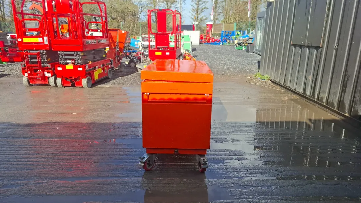 Armorgard TuffBank Job Box – Wheeled Tool Storage - Image 4