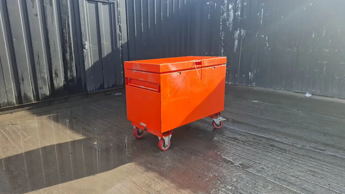 Armorgard TuffBank Job Box – Wheeled Tool Storage - Image 1