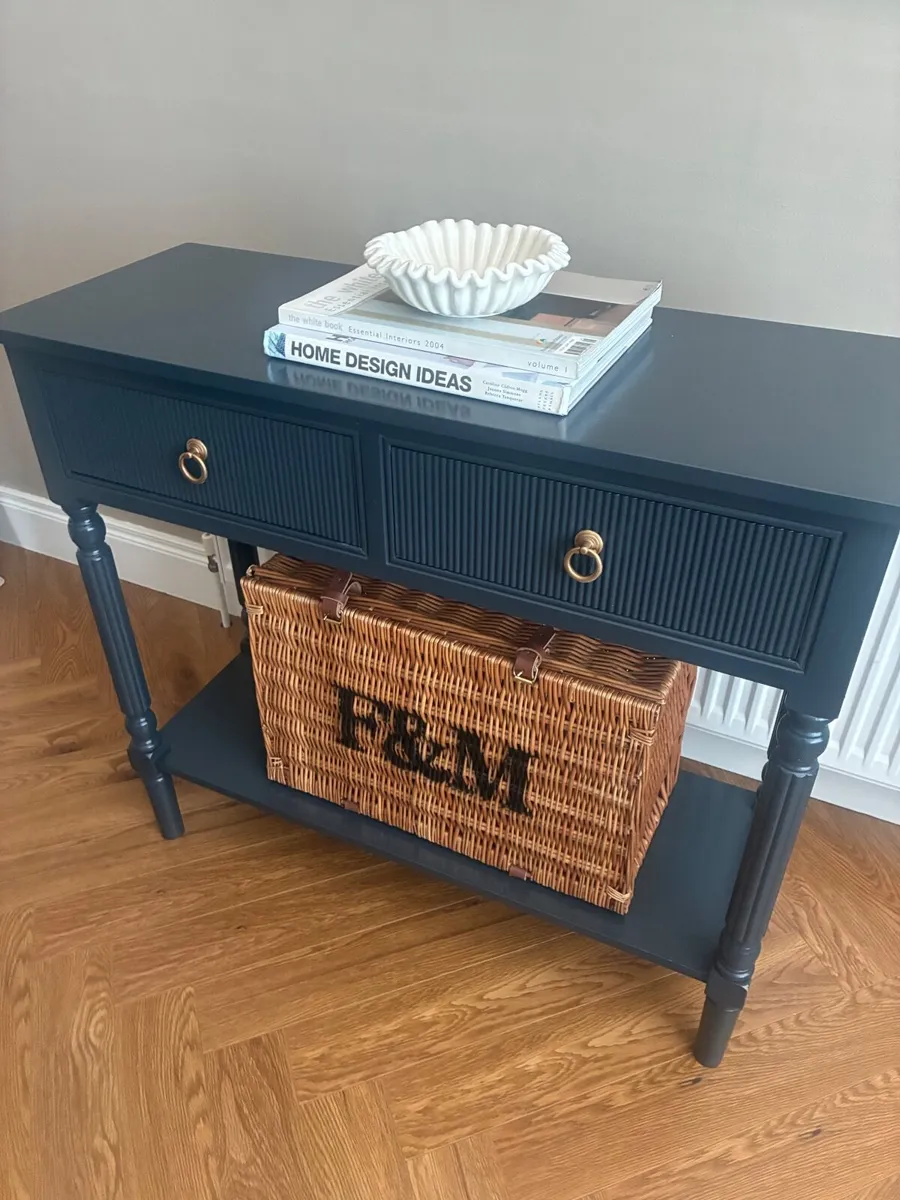 Console table - Image 1