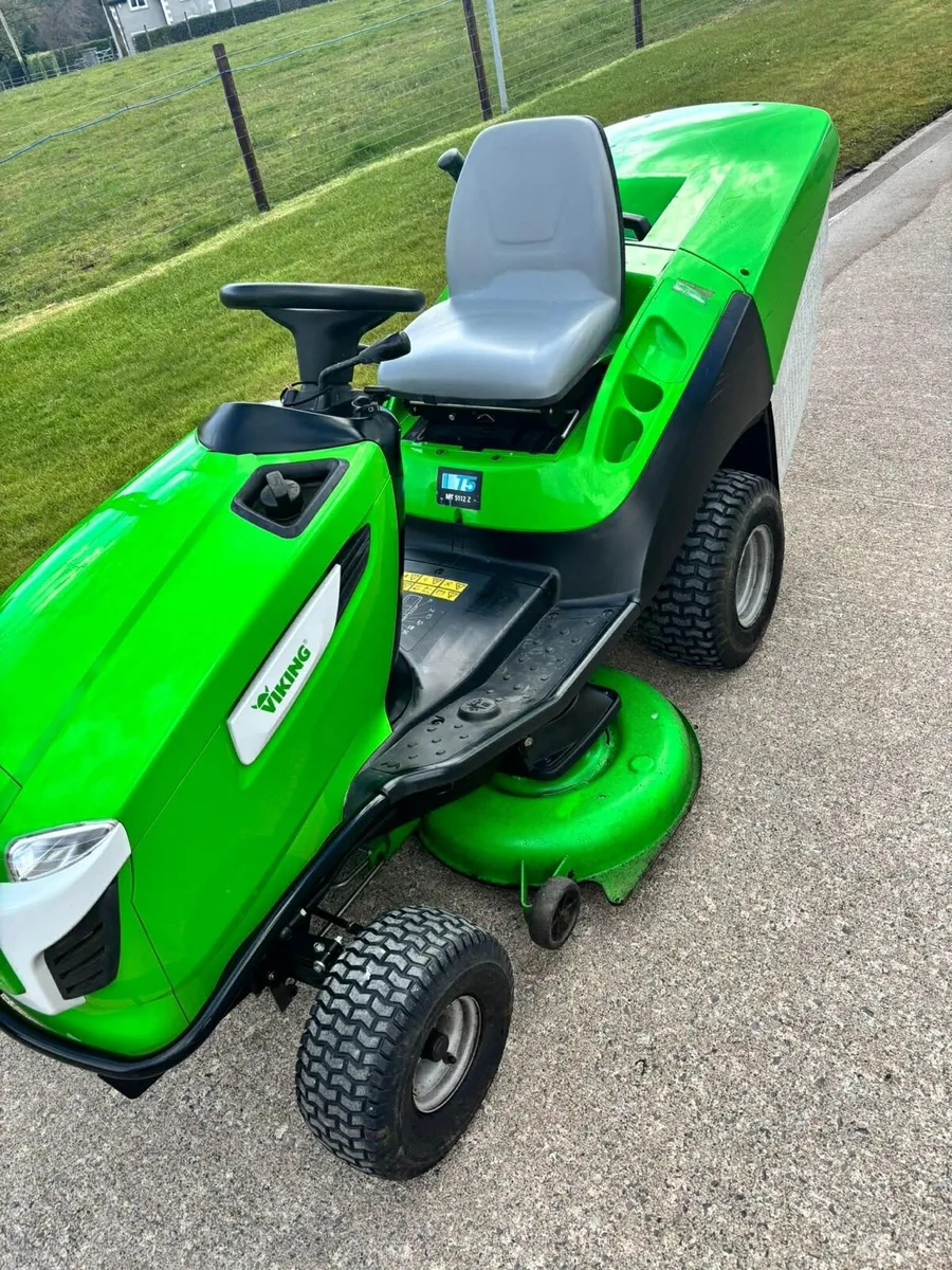 Ride on lawnmower - Image 1