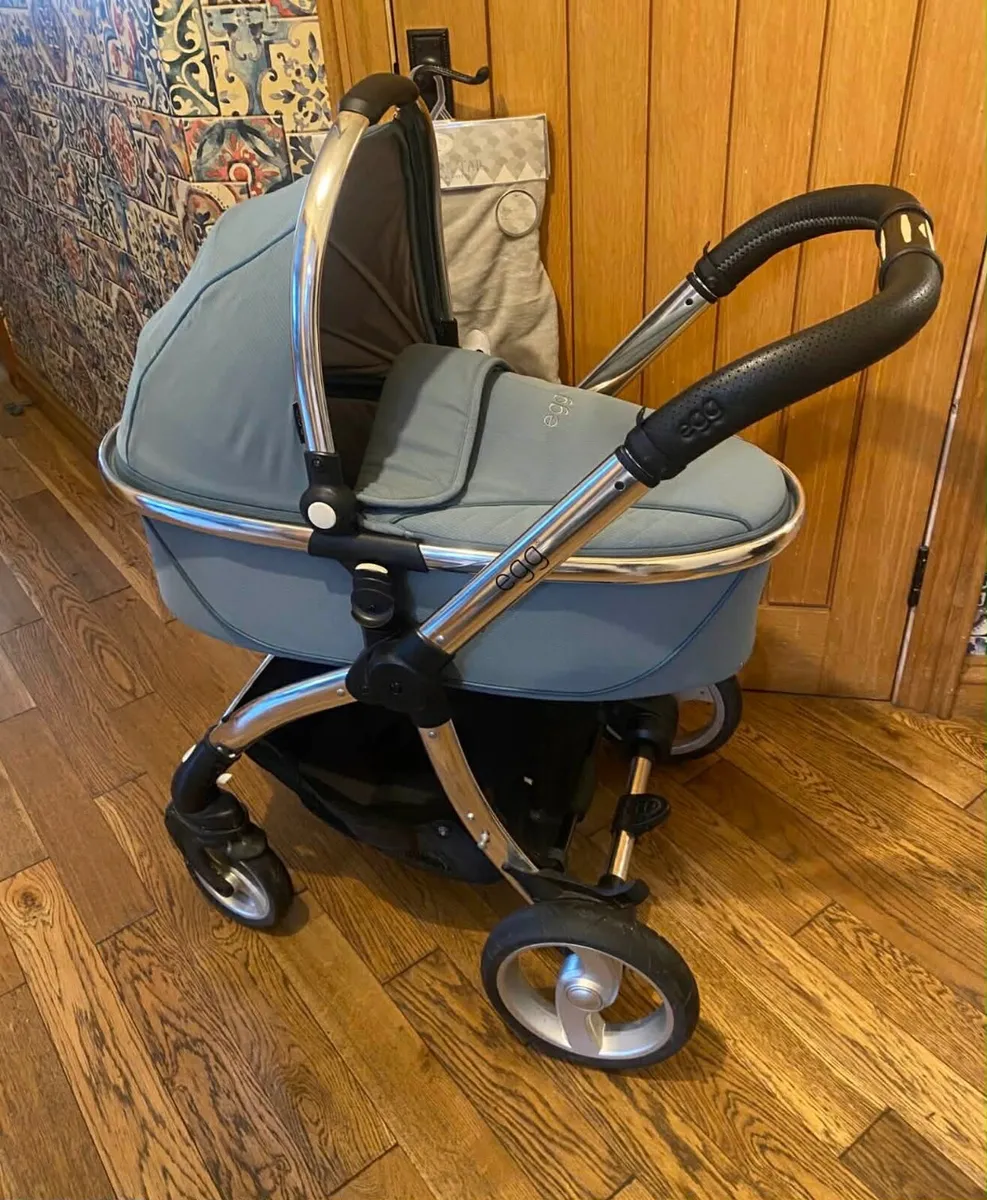Egg Carrycot  and stroller with accessories - Image 2