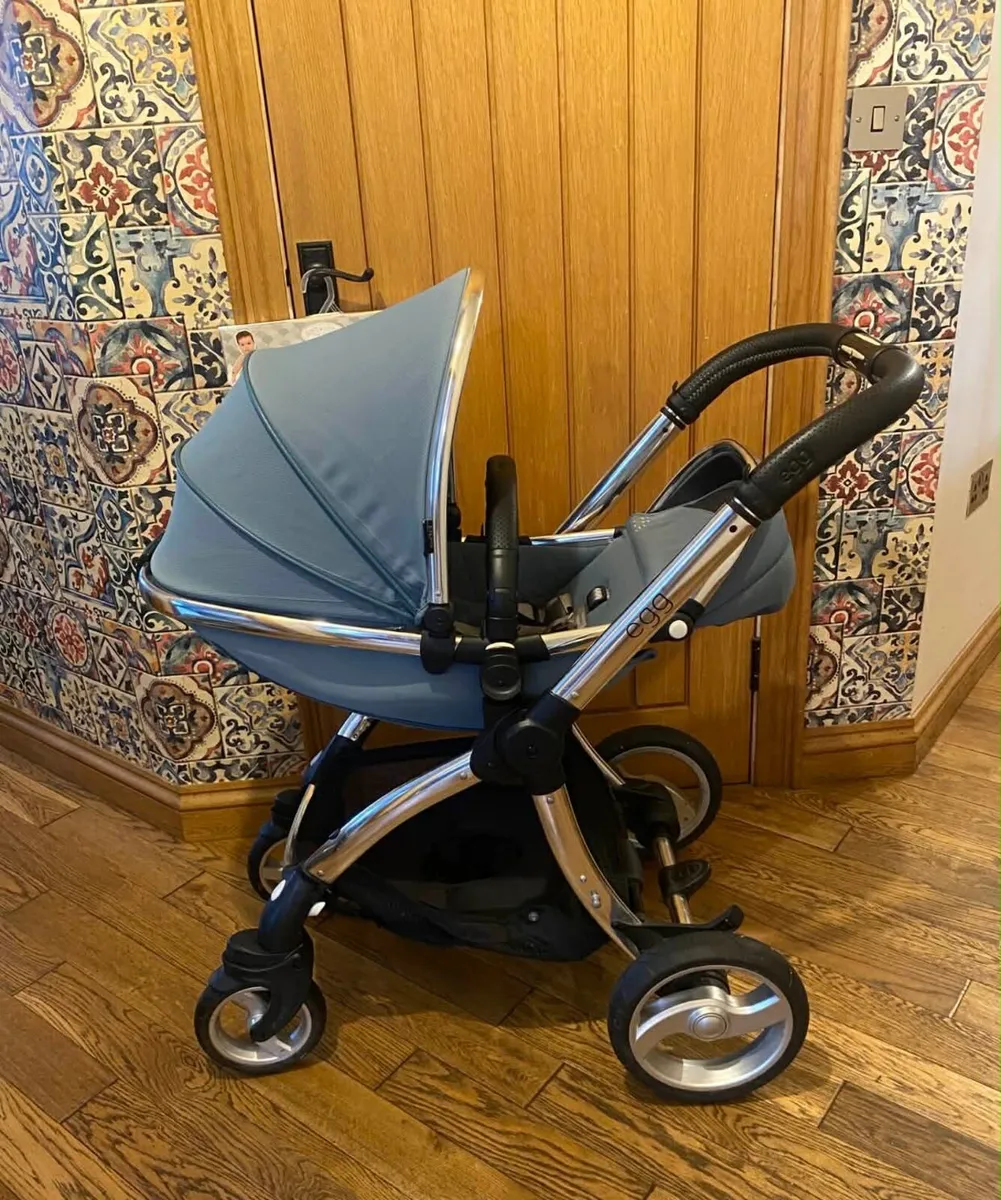 Egg Carrycot  and stroller with accessories - Image 3