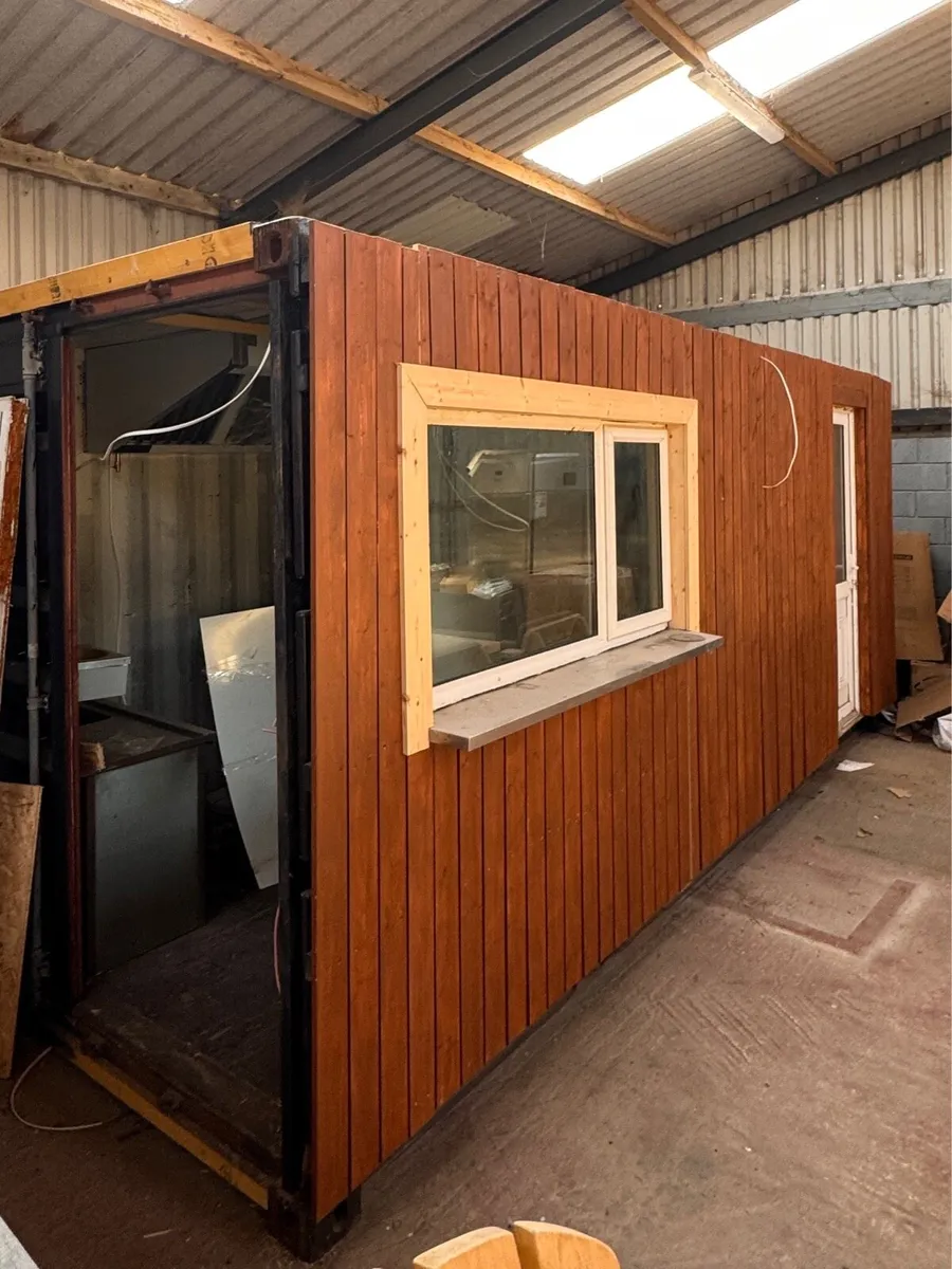 20ft x 8ft food container / catering unit - Image 1