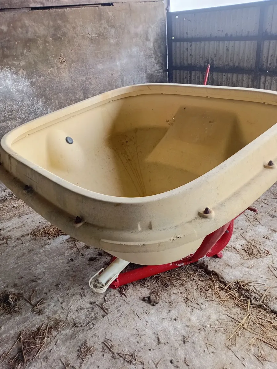 Fertilizer Spreader - Image 2