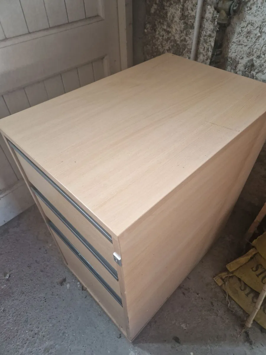 Filing cabinet - Image 1