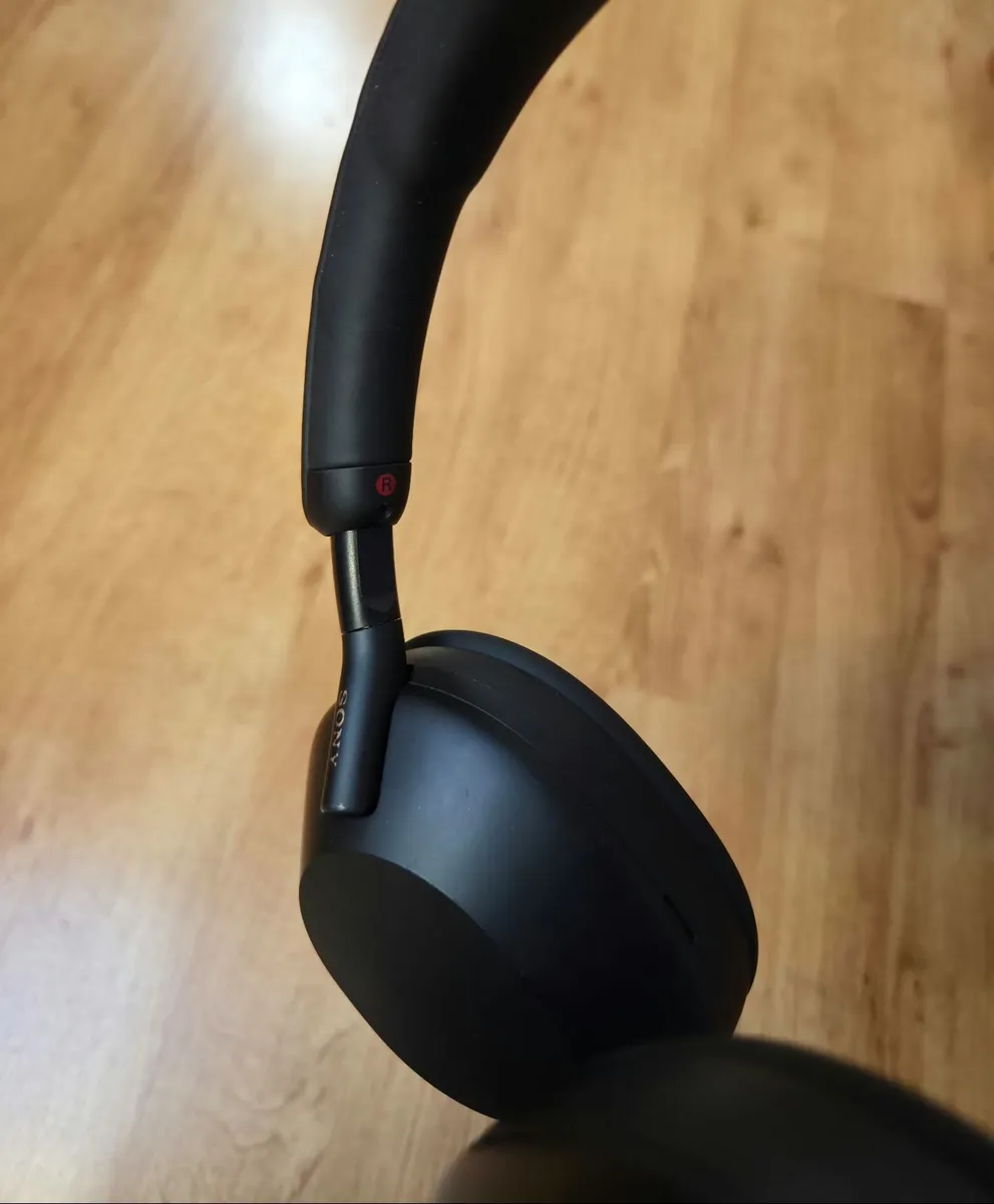 Sony XM5 Headphones - Image 2