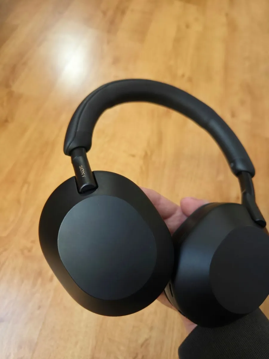 Sony XM5 Headphones - Image 3