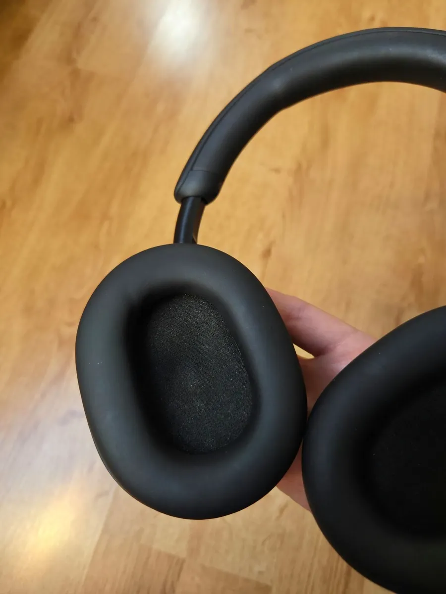 Sony XM5 Headphones - Image 4