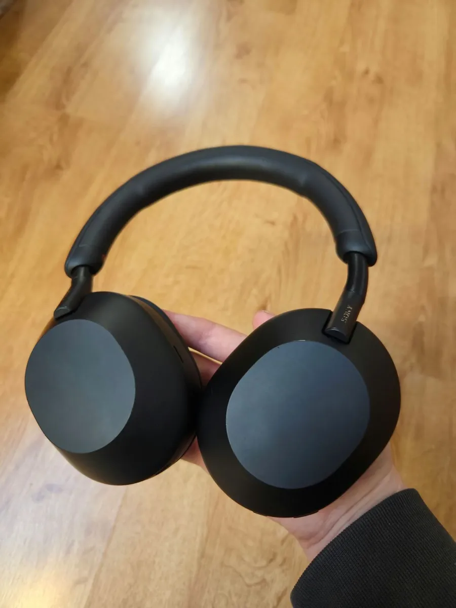 Sony XM5 Headphones - Image 1