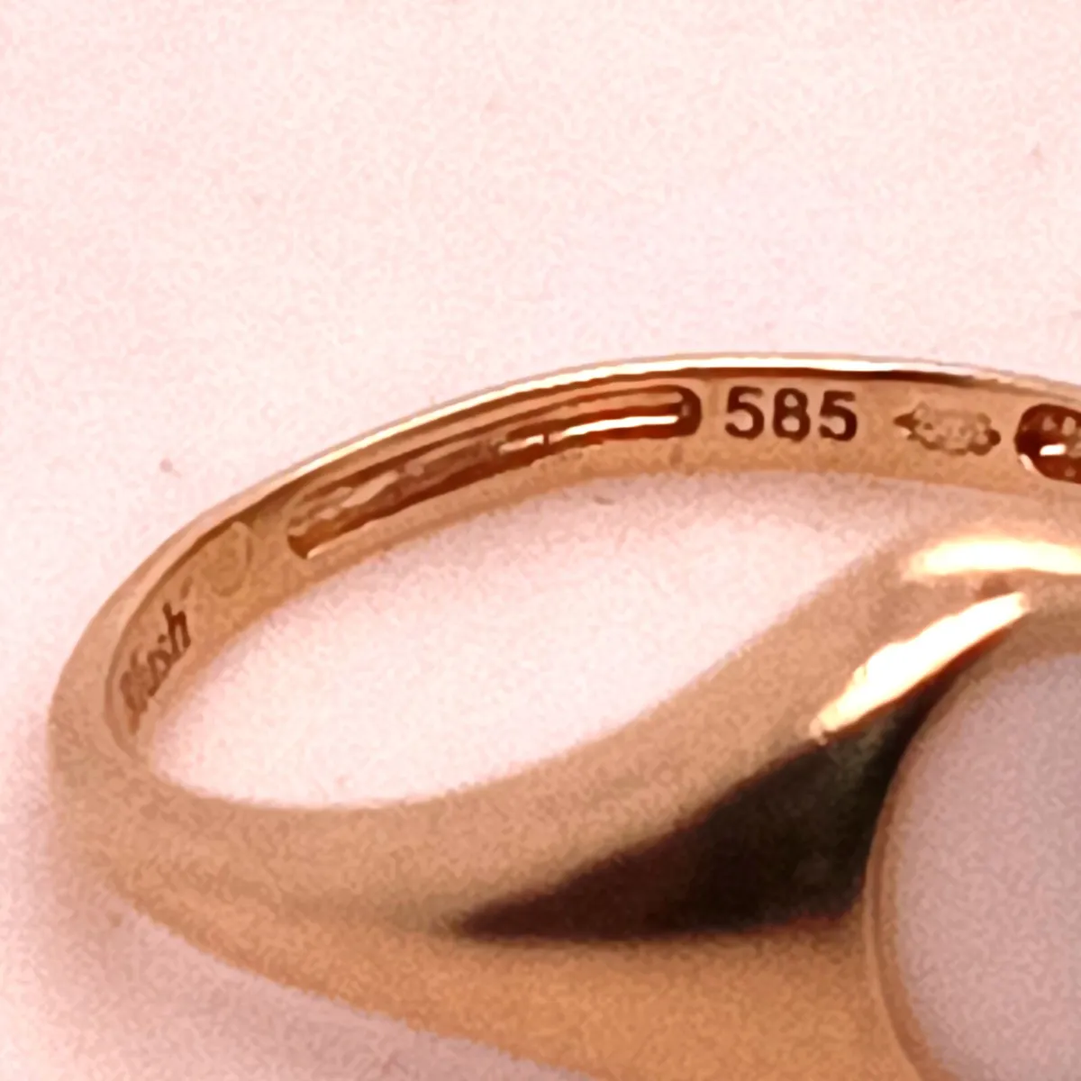 Blush 14k Yellow Gold Pearl Stone Signet Ring - Image 4