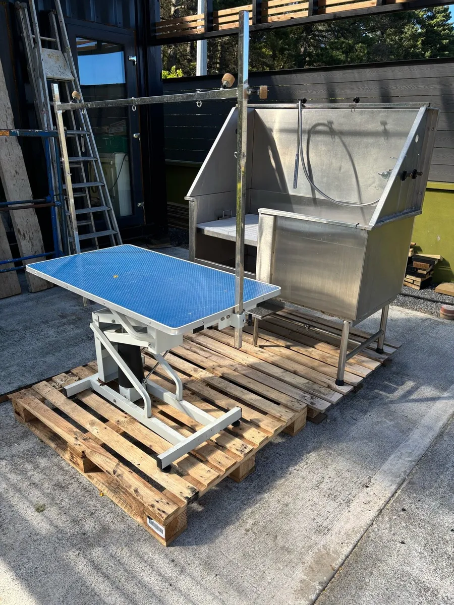 Grooming bath and table - Image 1