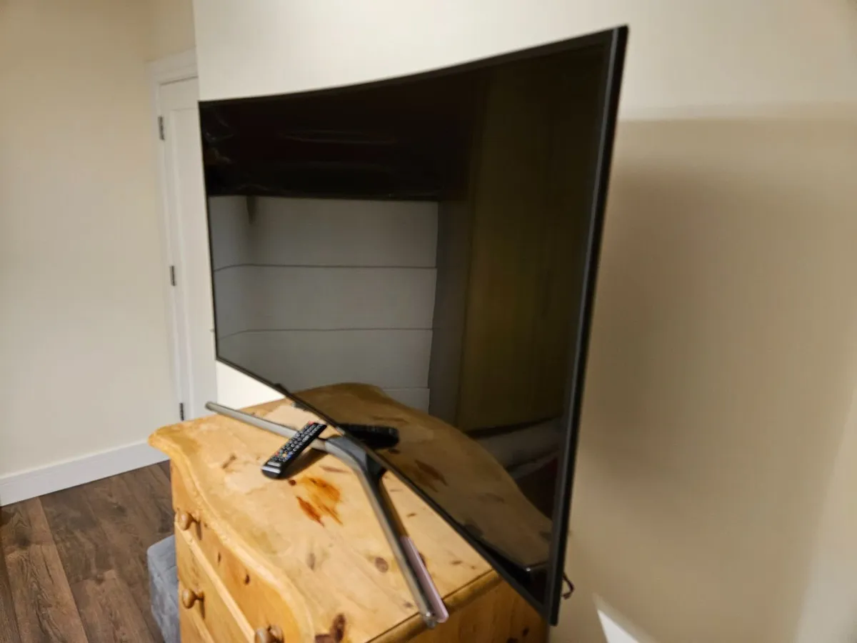 49'' Samsung Curved 4K HD Smart LED TV - Image 3