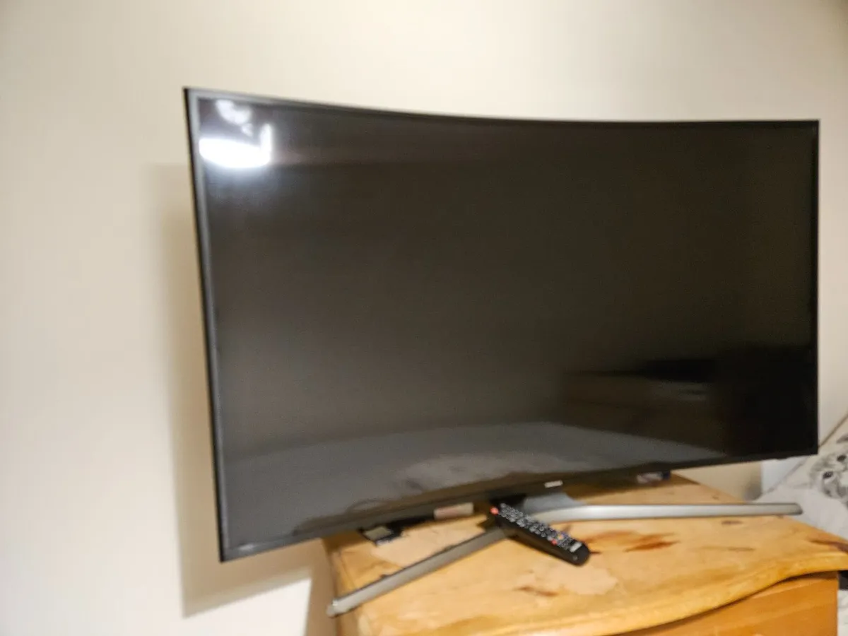 49'' Samsung Curved 4K HD Smart LED TV - Image 1