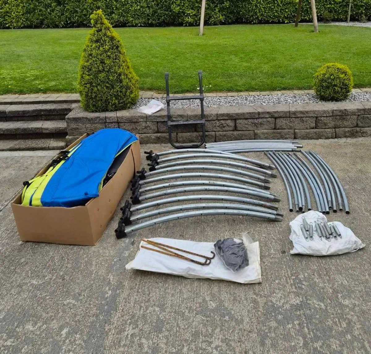 12 ft Trampoline (Plum) & ladder & tie down kit - Image 2