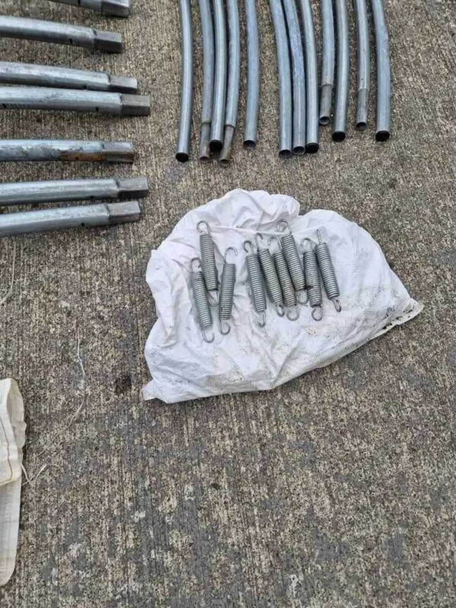 12 ft Trampoline (Plum) & ladder & tie down kit - Image 3