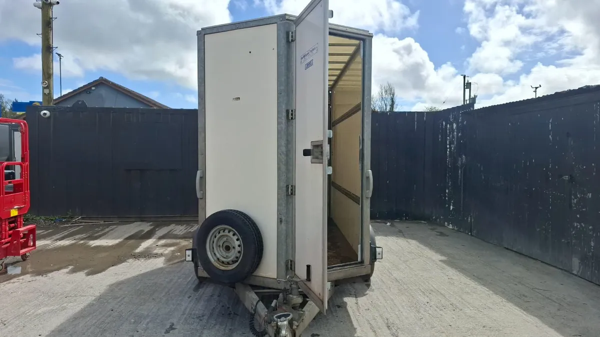 Ifor Williams Twin Axle Box Trailer – 10ft x 6ft - Image 3