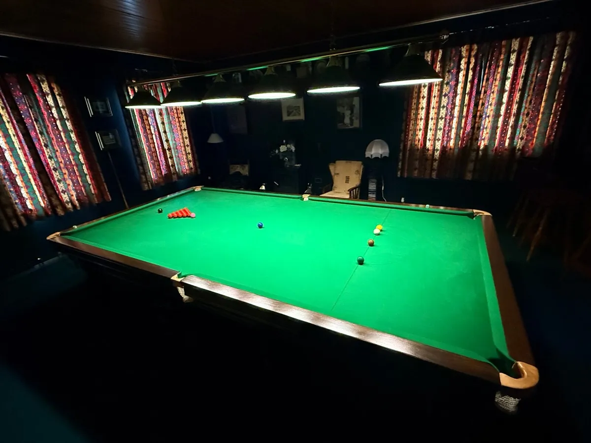 Full size snooker table/ table lights/score board - Image 3