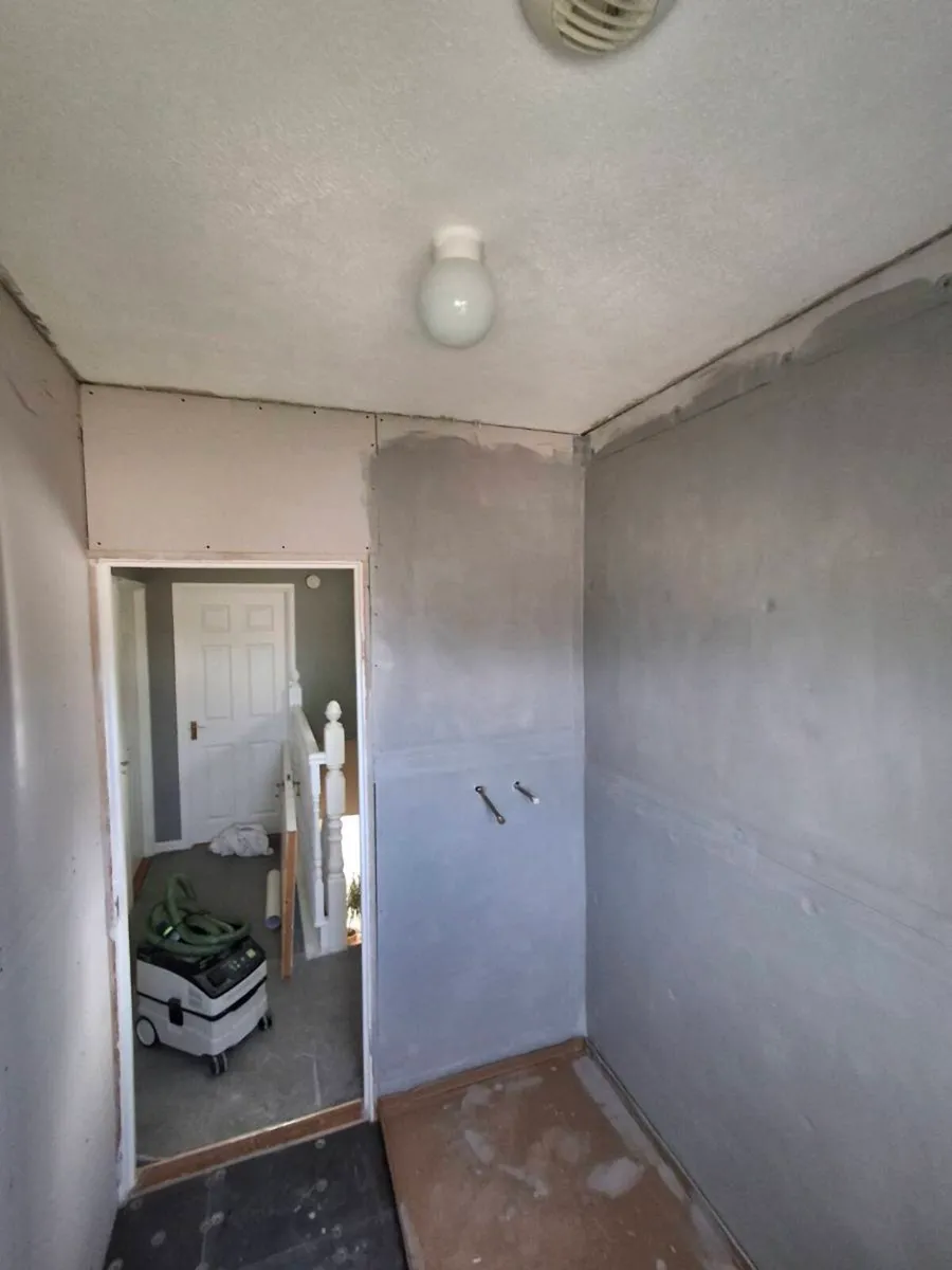 Bathroom renovations - Image 4