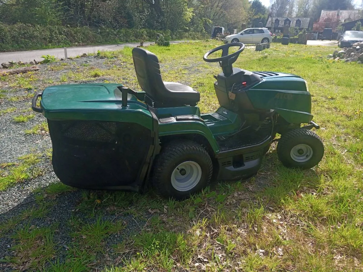 Practically brand new Atco GT30H ride on mower - Image 3