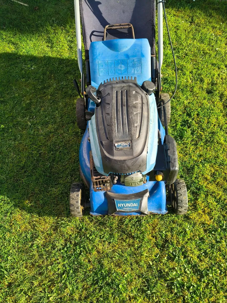 Hyundai petrol push mower - Image 1