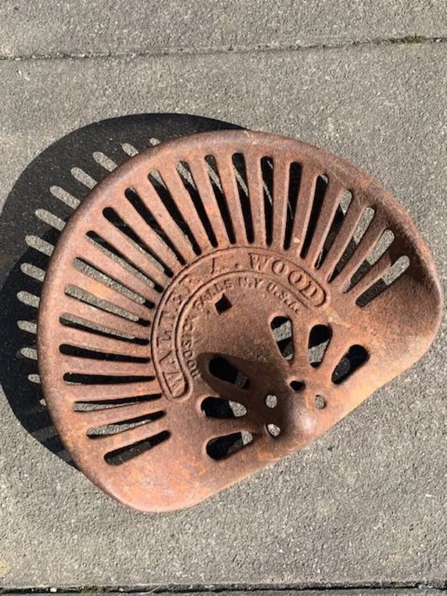 Cast iron Tractor seat - Image 1