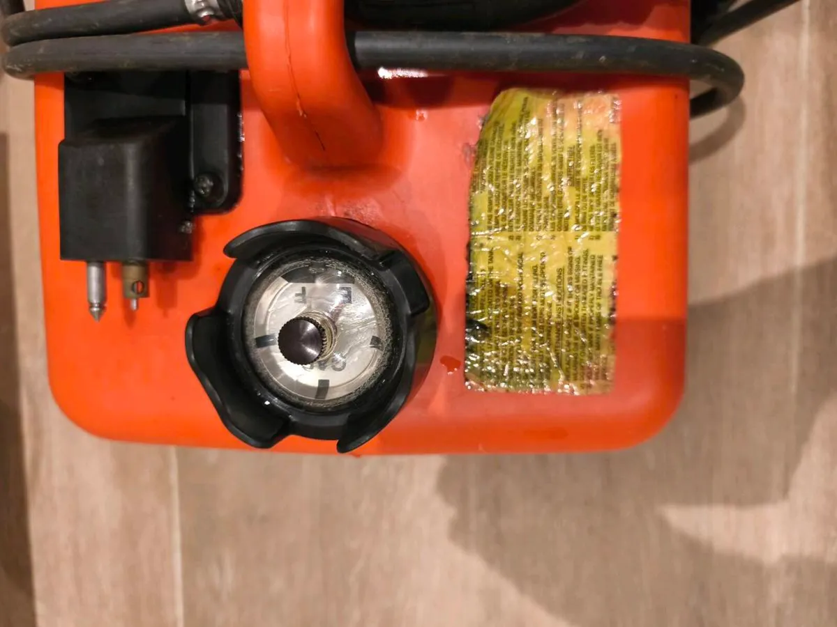 Yamaha fuel tank - Image 2