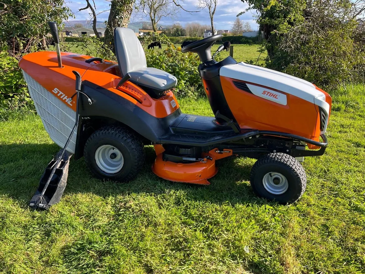 Stihl 17.5hp  40inch cut ride on lawnmower - Image 3