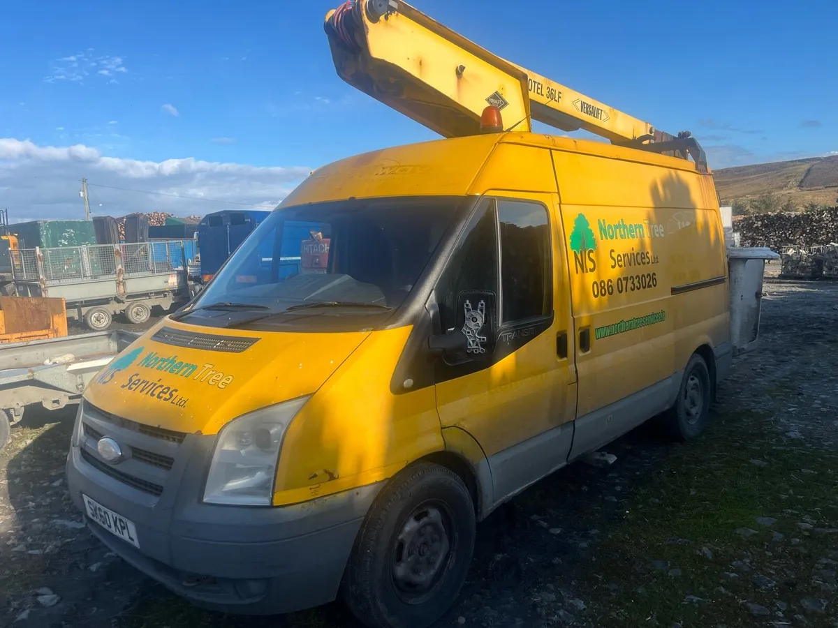 Transit cherry picker - Image 1