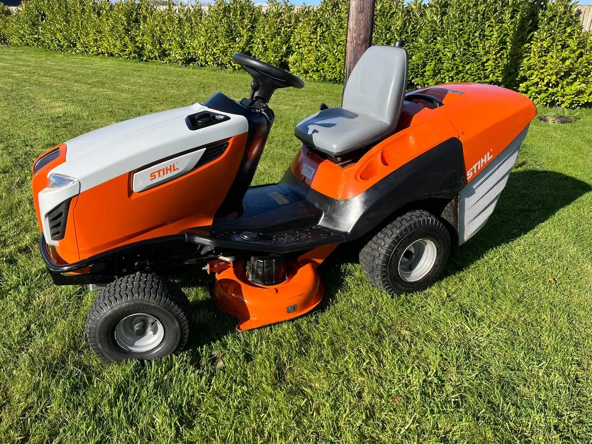 Stihl 17.5hp  40inch cut ride on lawnmower - Image 4