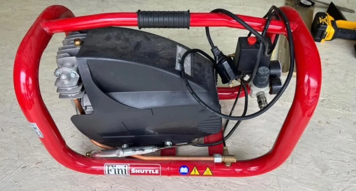 Compressor FINN with 18G brad nailer - Image 1