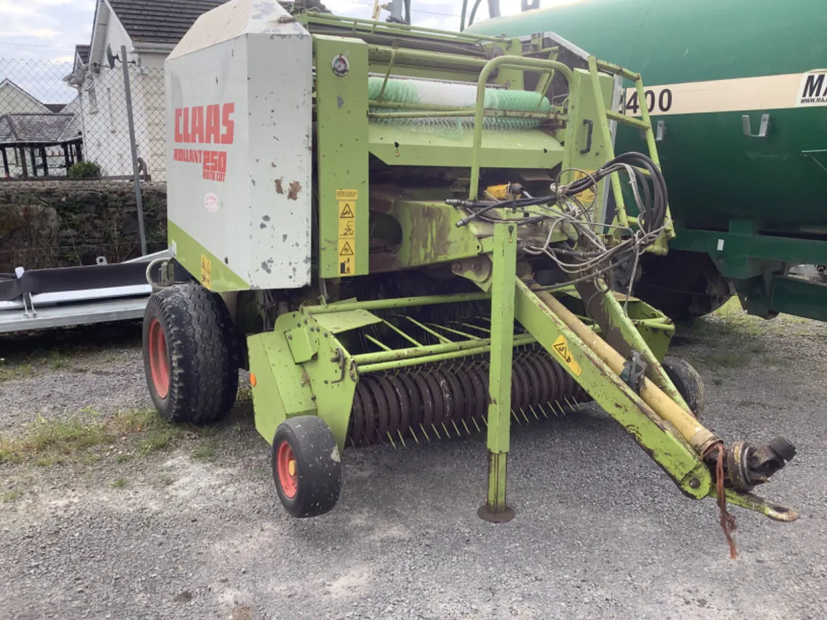 Claas Rollant 250 baler - Image 1