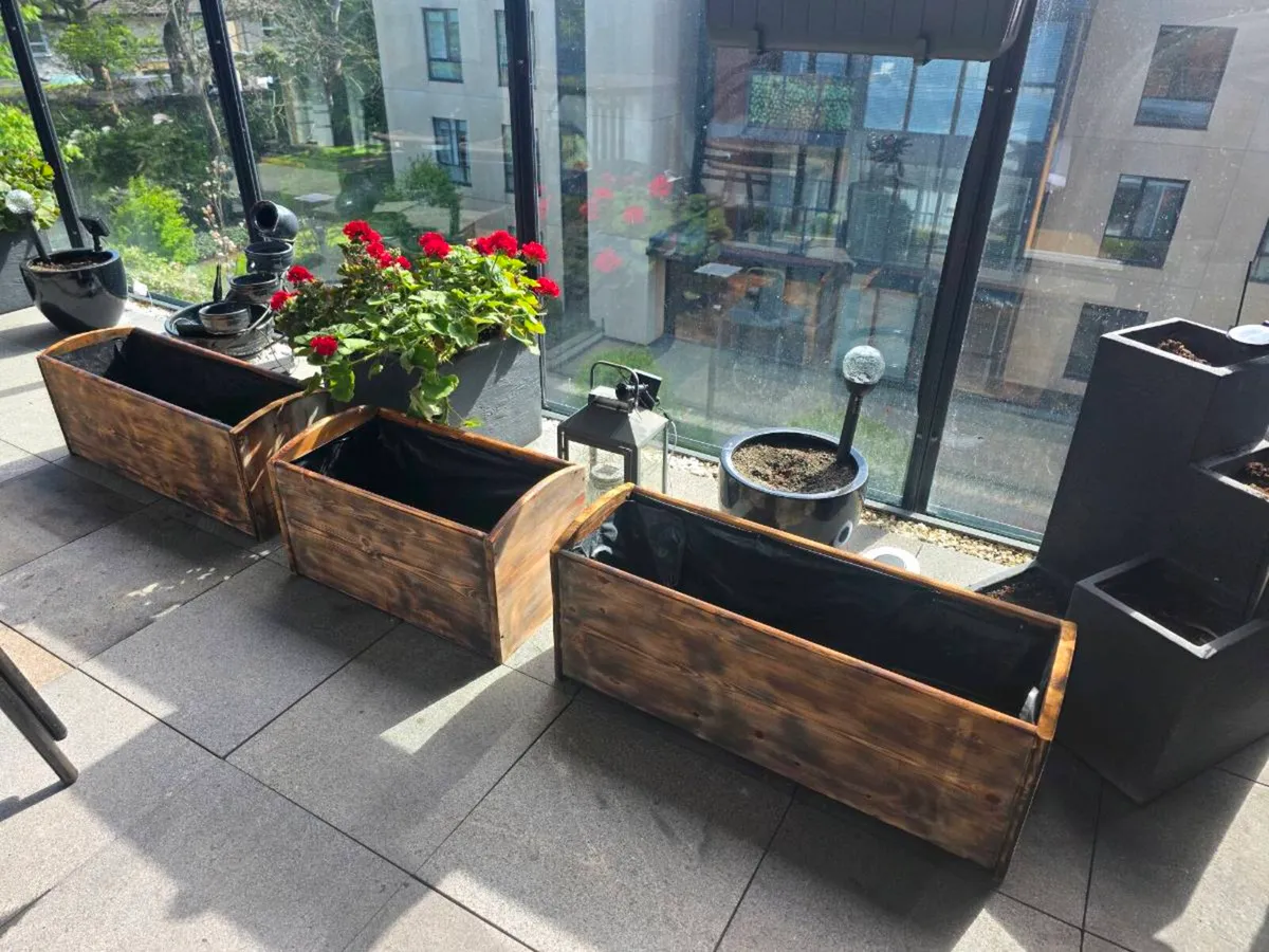 3 wooden planters - Image 1