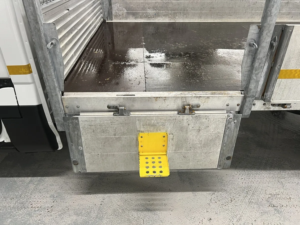 2022 Iveco Daily Dropside Van - Image 2