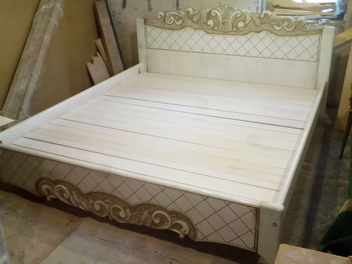 Bed, bedside stands, cabinet - Image 1