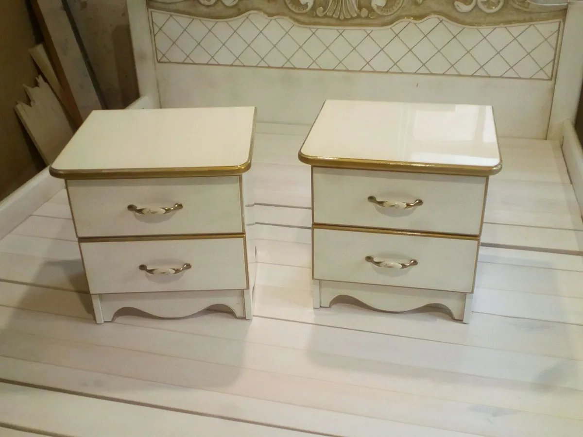 Bed, bedside stands, cabinet - Image 2