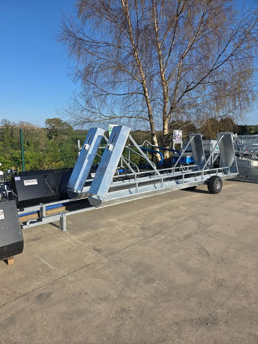 30 Ft Mobile Trough - Image 1