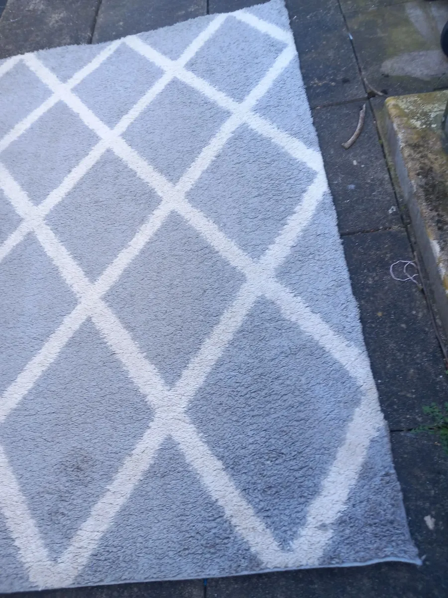 Carpet Rug,7ftx5inX5ft2in re to collect. - Image 1