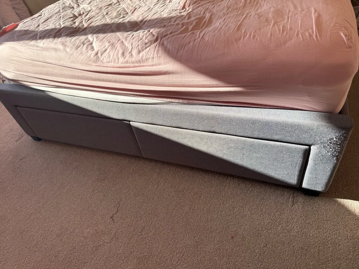 King size bed - Image 4