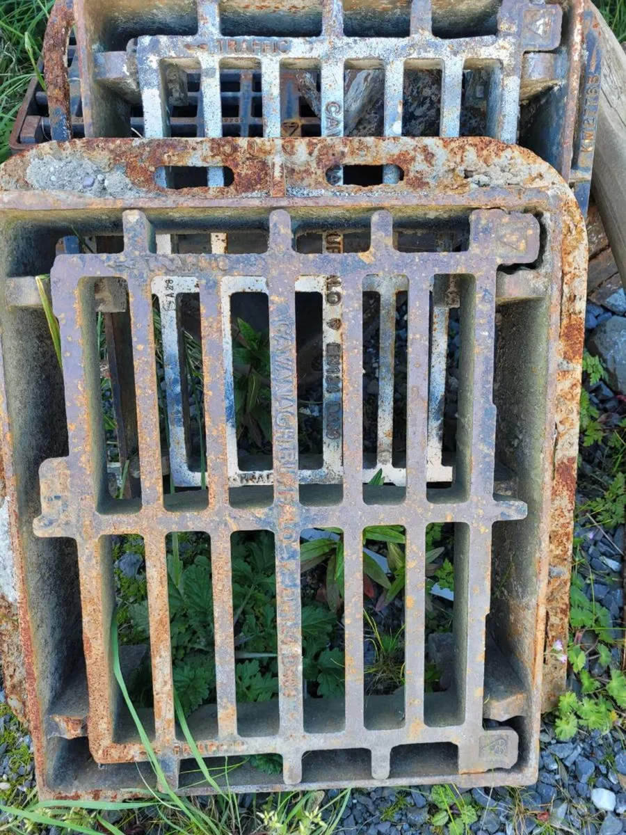 Dish Gullies - Image 1